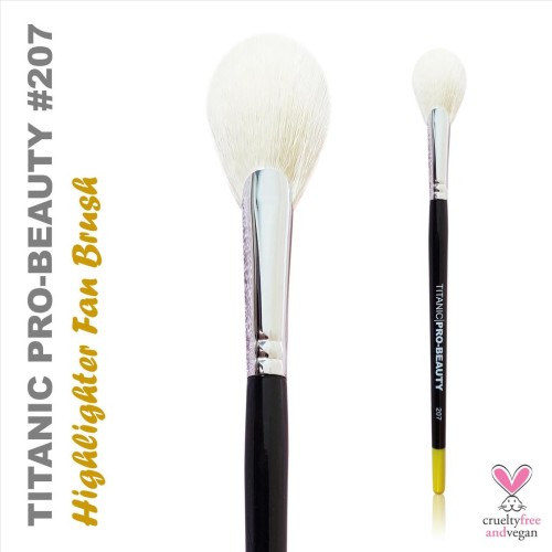 Titanic Pro-Beauty Brush 207 Highlighter Fan (Titanic Pro-Beauty Brush 207 Highlighter Fan)